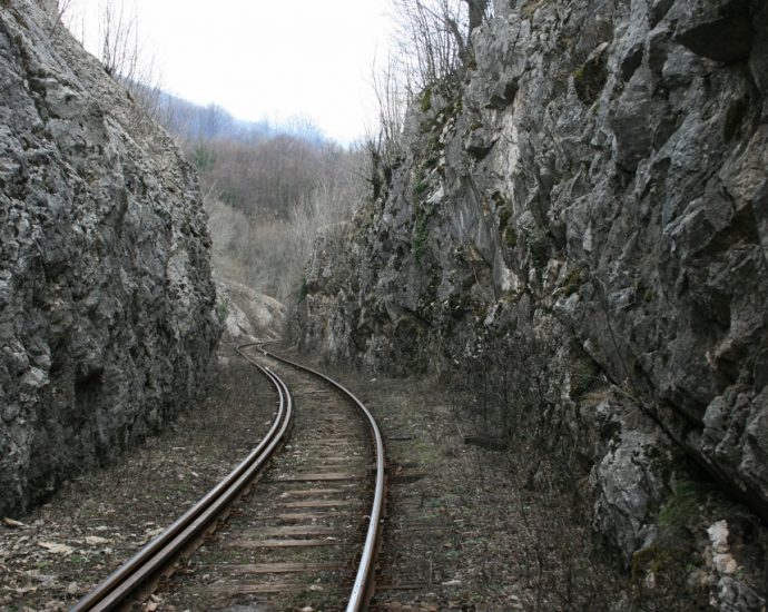 Train tracks - The_Armenite